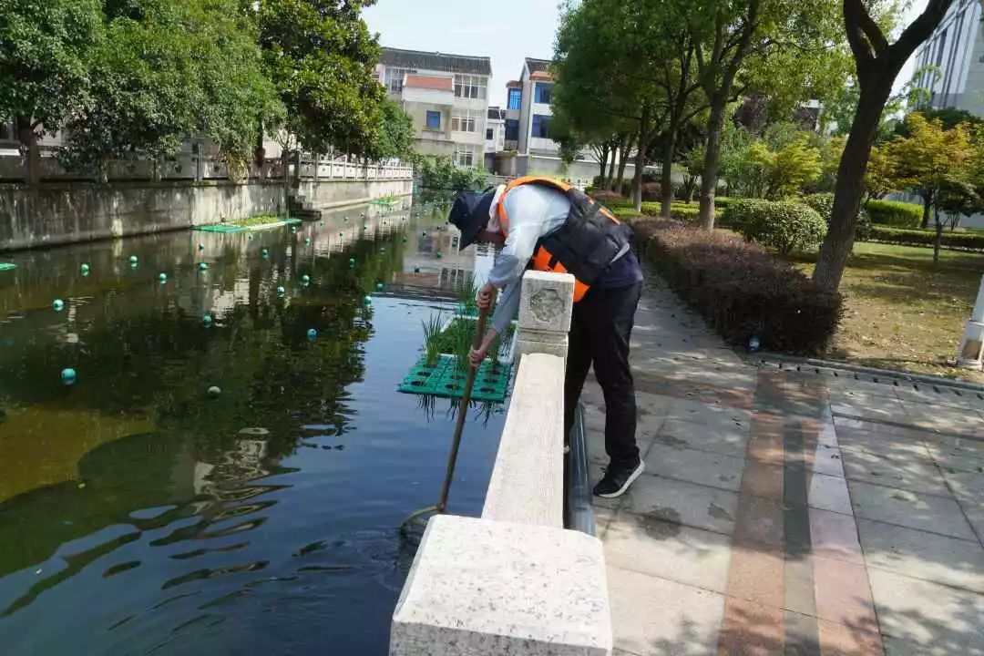 【<a href=http://m.wljzc.cn target=_blank class=infotextkey>双良</a><a href=http://m.wljzc.cn target=_blank class=infotextkey>新型光催化</a>】“坚守”在汗水中闪光