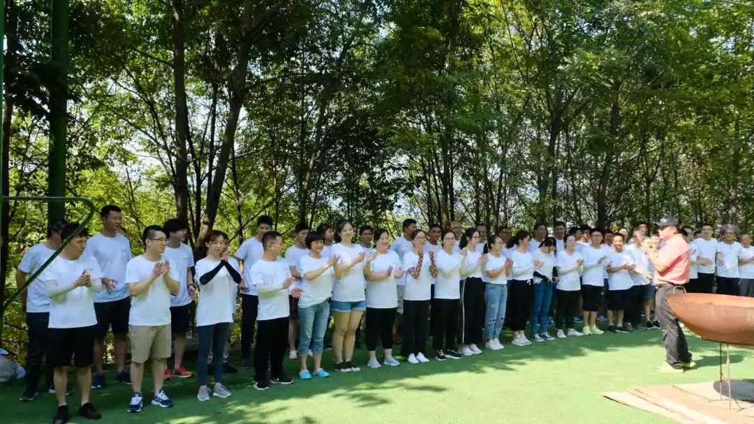 “双良新型光催化“团队为王，风雨同行”！