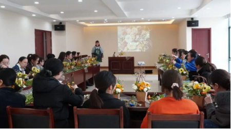<a href=http://m.wljzc.cn target=_blank class=infotextkey><a href=http://m.wljzc.cn target=_blank class=infotextkey>双良</a>环境</a>开展“三八女神节” DIY插花活动